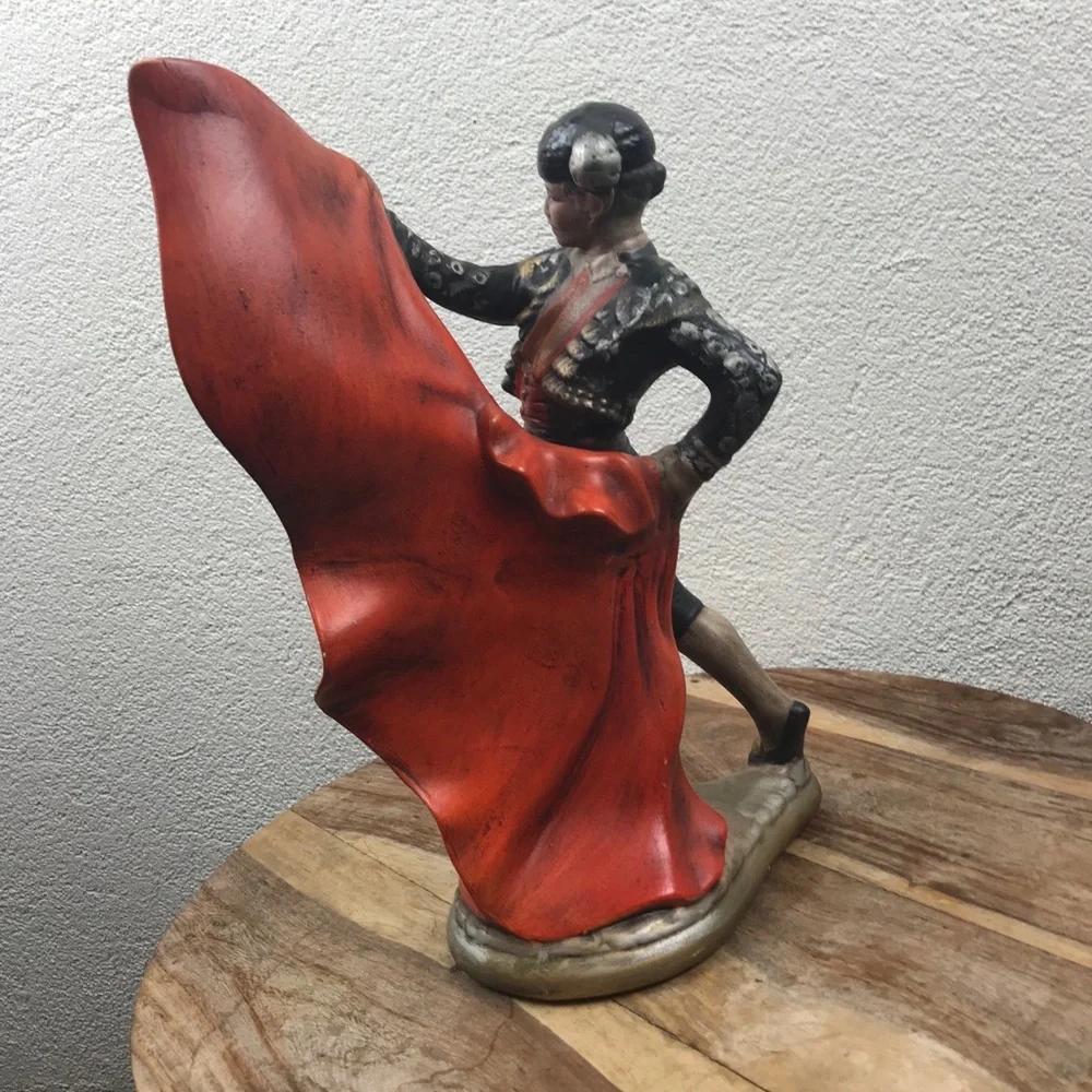 Vintage l 60s 70s Novelty Kitsch Mexican Matador Red Cape Bull Ceramic Figurine